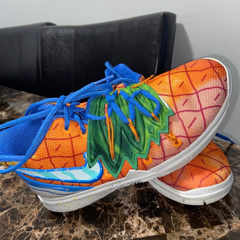 Kyrie 5’s GS (pineapple house) spongebob edition